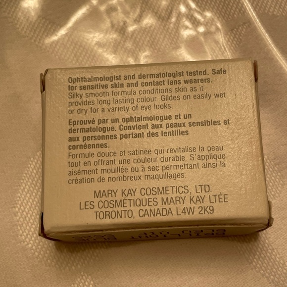 Vintage Mary Kay Brilliant Blue Eyeshadow - Picture 3 of 3